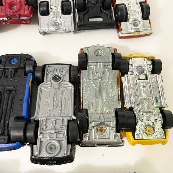 Lot of 23 Hot Wheels Diecast Cars - Picture 9 of 16